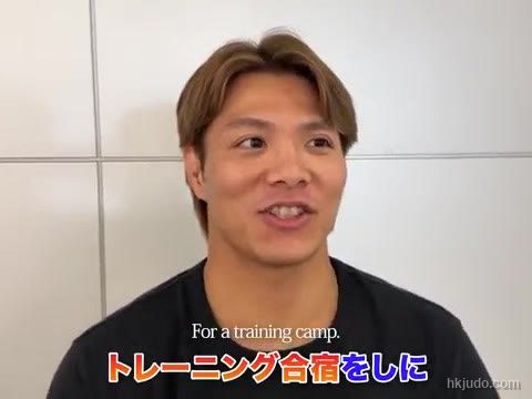 阿部一二三在加州合宿期間受訪的畫面(阿部一二三官方頻道影片,YouTube)