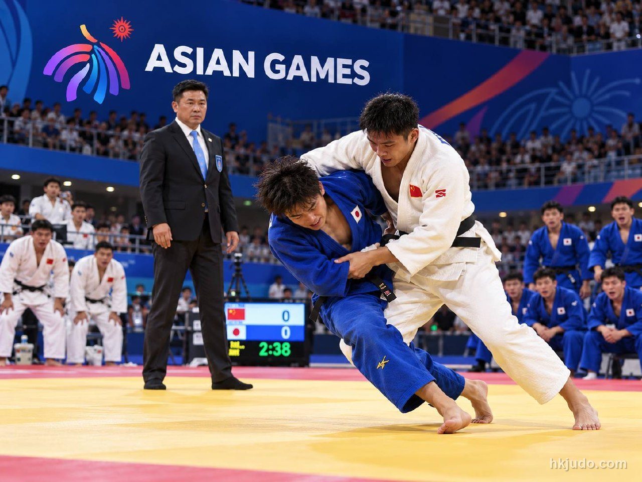 示意圖:亞運柔道比賽,日本選手與中國選手在榻榻米上對賽